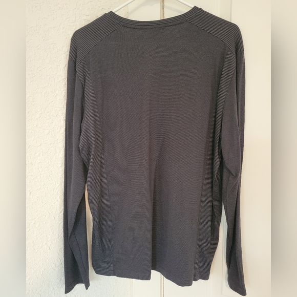 Calvin Klein Men's V Neck Sweater - Picture 3 of 3